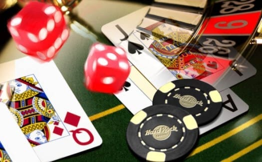 Blackjack Online: Aprende las Reglas, Cuándo Pedir, Plantarte, Doblar o Dividir y Cómo Elegir Opciones de Juego Gratis
